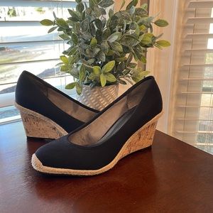 Women’s black Life Stride wedges size 7M